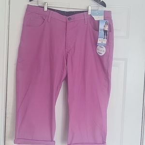 Pink capris, size 20W